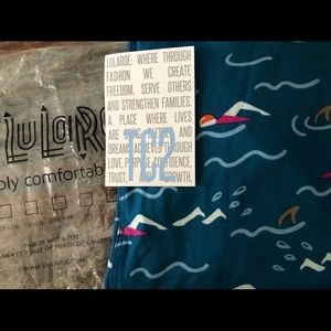 New LuLaRoe T2 leggings- swimmers